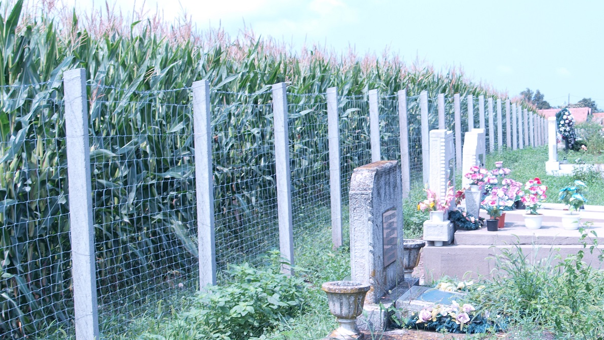Kerítés épült a köröstarcsai református temetőben