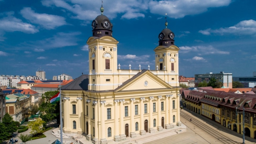 Garantált vezetések, esti nyitvatartás –  Így készül az augusztusra a Debreceni Református Nagytemplom