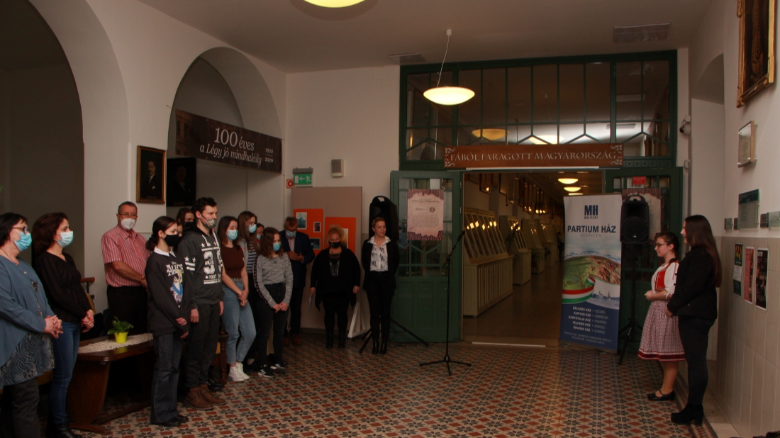Kiállítás nyílt a Kárpát-medencében élő magyarok összetartozásának témájában