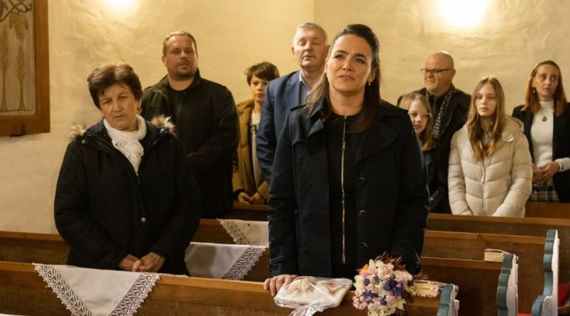 Csengersima református templomát is felkereste Novák Katalin