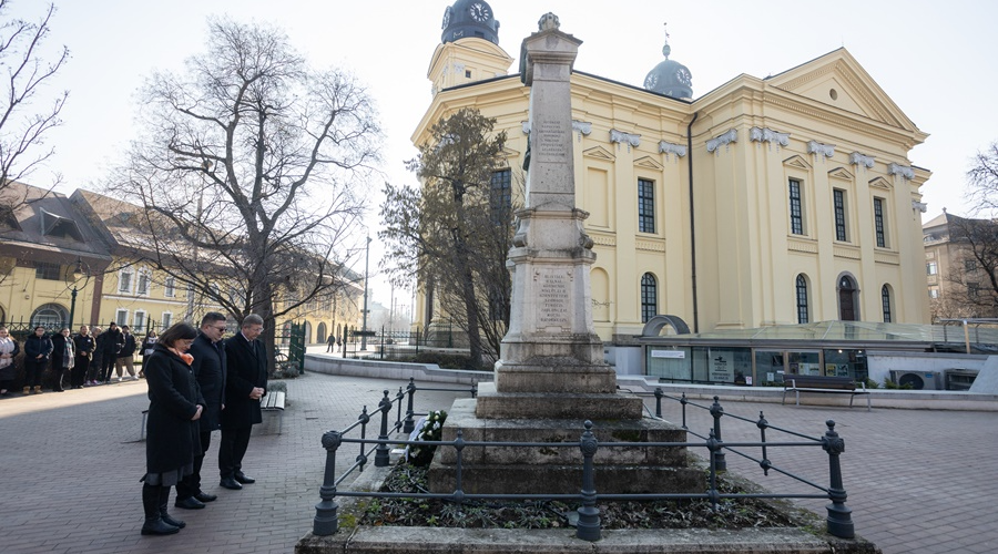 Megemlékezés a gályarabok emlékoszlopánál