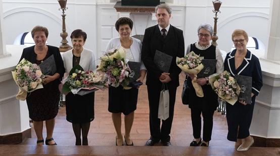 Hat pedagógus vehette át az egyházkerület köznevelési díjait