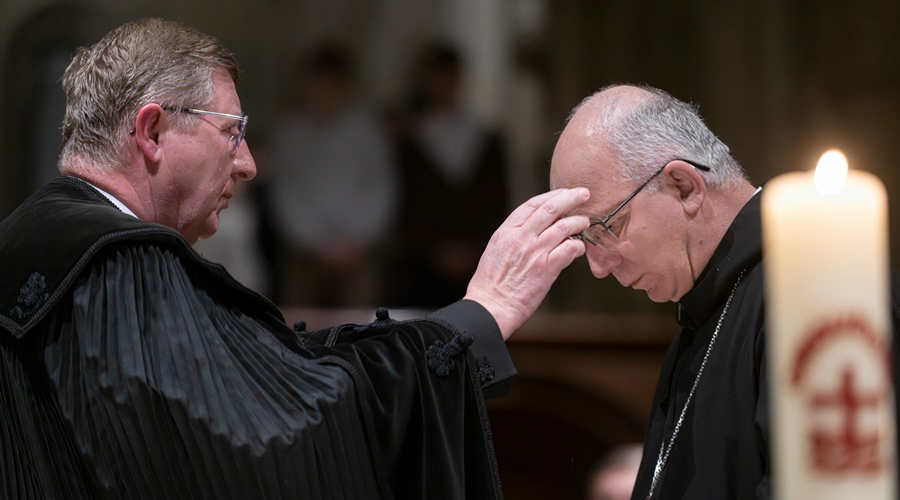 Ökumenikus bűnbánati liturgia - Pannonhalmán hirdetett igét Fekete Károly püspök