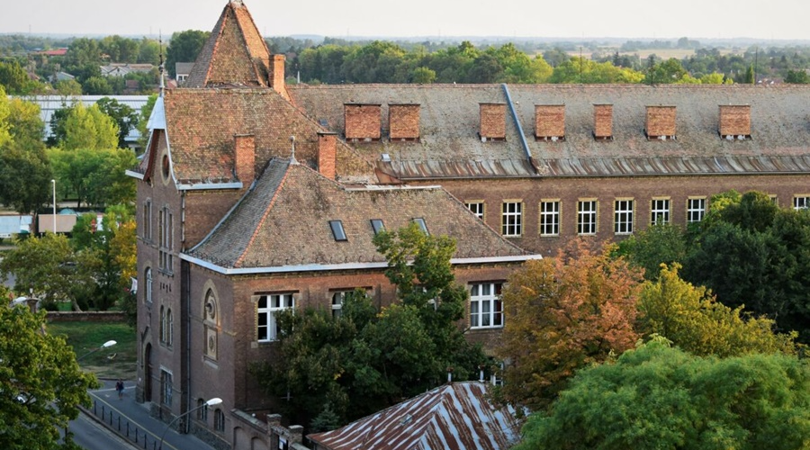 Hangoskönyvvel tiszteleg Németh László előtt a református iskola, amelyhez ezer szállal kötődött