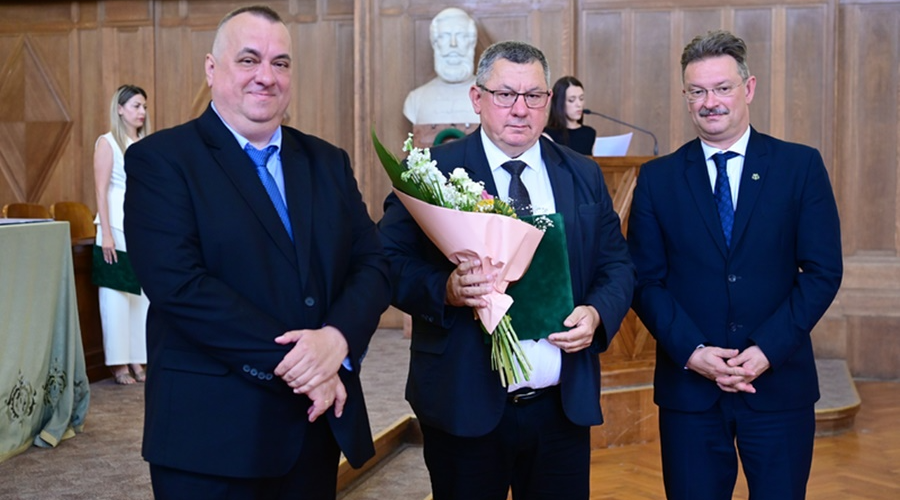 A Debreceni Egyetem rangos elismerését kapta meg egyházkerületünk tanügyi főtanácsosa