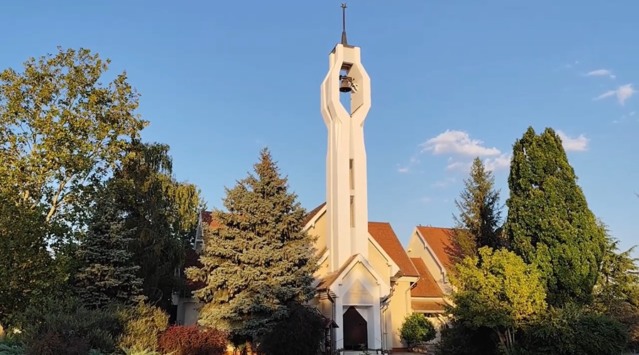 Harminc éve áll a templom Martfűn