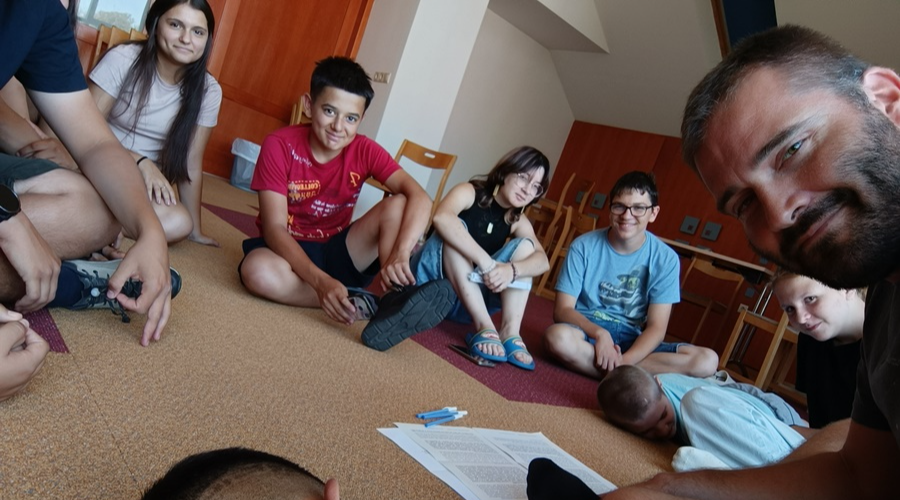 A közös imától az egyéni csendességig