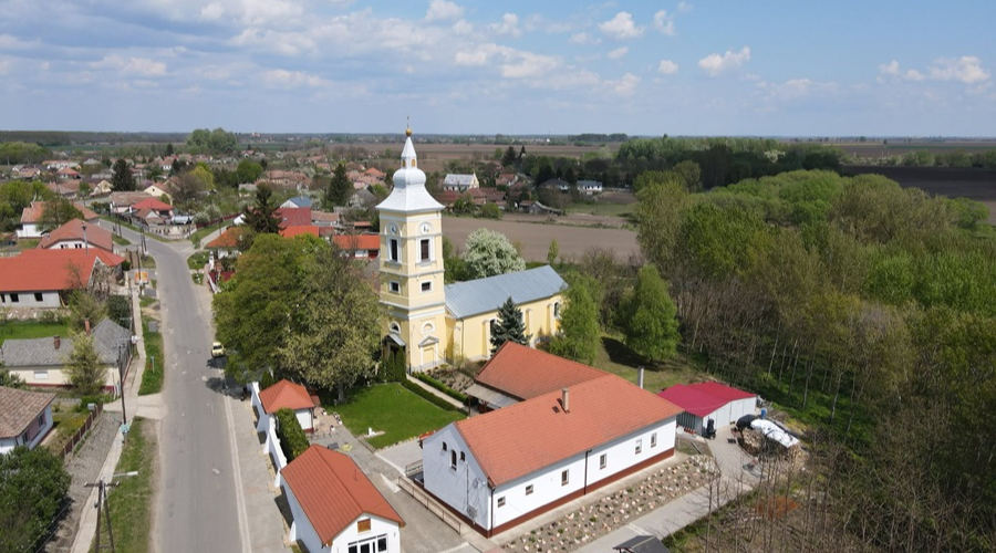 Húsz éve kezdte a hívogatást