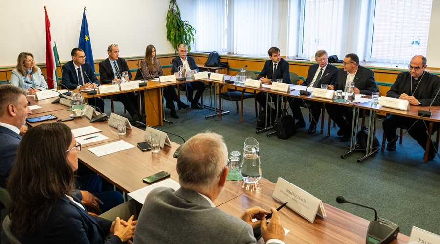 Az élet védelméről egyeztettek az egyházak az egészségügyi miniszterrel