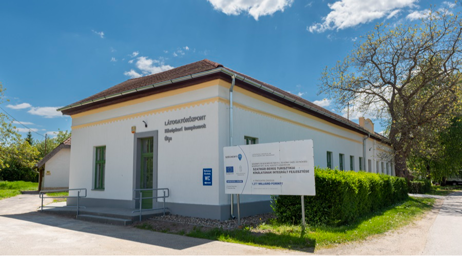 Az első 