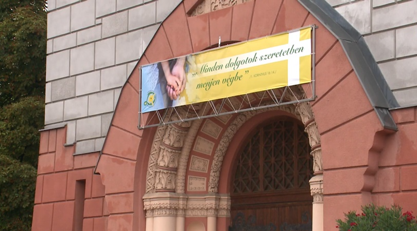 Köztereken jelenik meg a cívisvárosban a Debreceni Református Egyházmegye üzenete - Debrecen Televízió