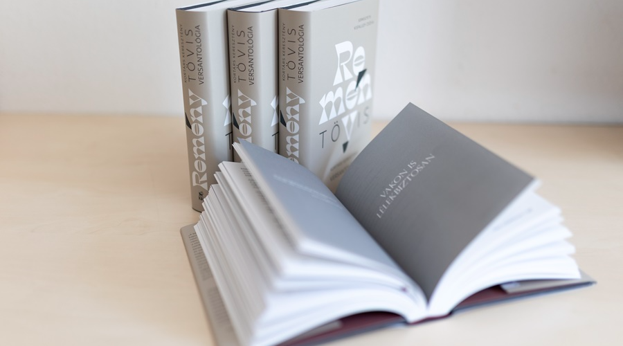 Egyházkerületünk püspöke és főjegyzője részvételével mutatták be a Reménytövis – Kortárs keresztény versantológia című kötetet