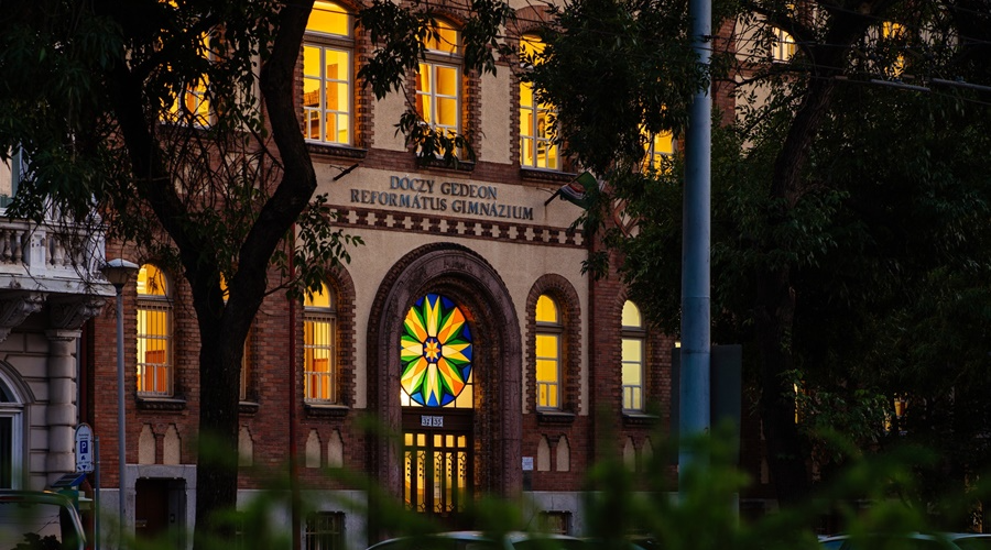 Ünnepel a Debreceni Református Kollégium Dóczy Gimnáziuma