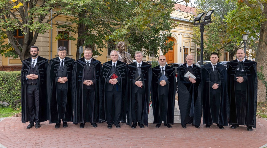 Istenbe vetett hit a történelmi szétszakítottság fölött
